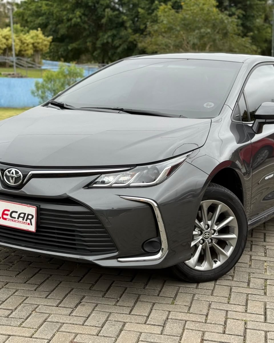 Carro no pátio da Alecar Multimarcas