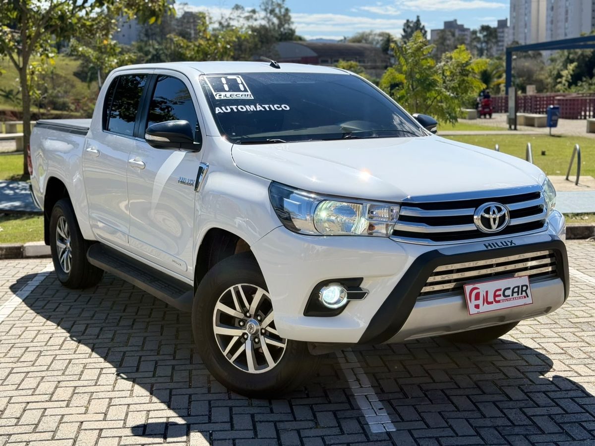 Carro no pátio da Alecar Multimarcas